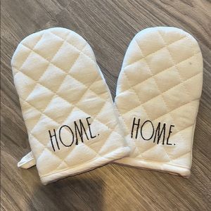 Rae Dunn oven mitts